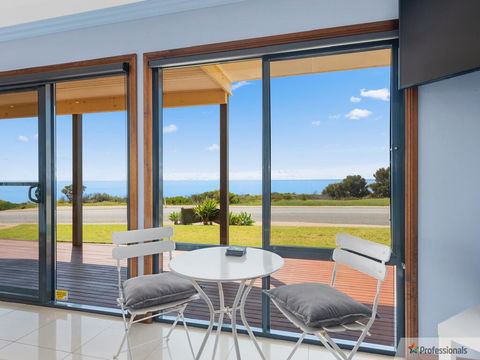 Sunset Cove Beach House - Darwin Tourism 3