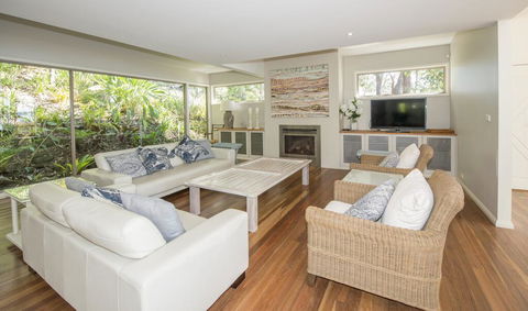 Surfers Ave Retreat Narrawallee - Darwin Tourism 3