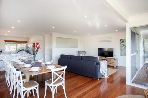 Surfers Beach House - Darwin Tourism 2