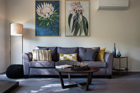 Swiss Mt Villa 2 - Darwin Tourism 1