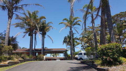 Tabourie Lake Motor Inn - Darwin Tourism 0