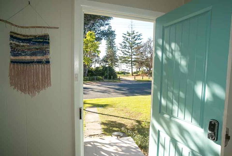 Tallowood Beachfront Cottage - Darwin Tourism 2