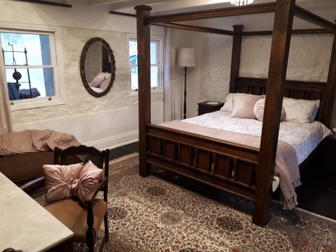 Tanilba House - Darwin Tourism 0