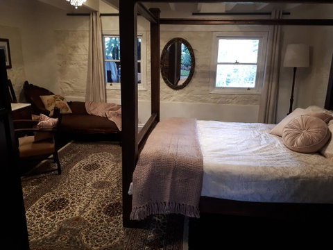 Tanilba House - Darwin Tourism 1