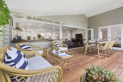 THALASSA HOUSE COASTAL RETREAT DROMANA - Darwin Tourism 1
