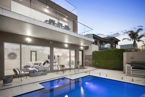 The Aston - Darwin Tourism 0