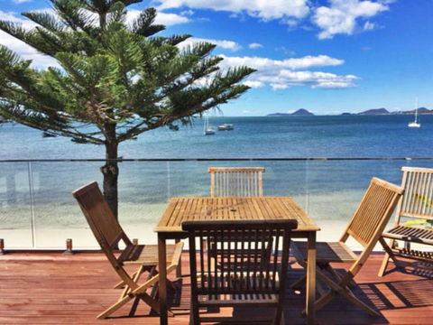 The Beach House' 169 Soldiers Point Road - Right On The Waterfront - Darwin Tourism 0