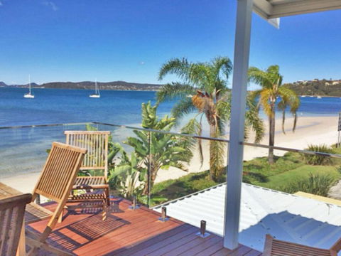 The Beach House' 169 Soldiers Point Road - Right On The Waterfront - Darwin Tourism 3