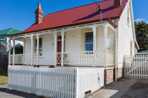 Brampton Cottage - Darwin Tourism 0