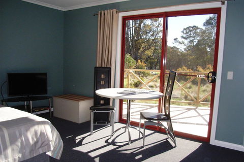 Highland Cabins And Cottages At Bronte Park - Darwin Tourism 1