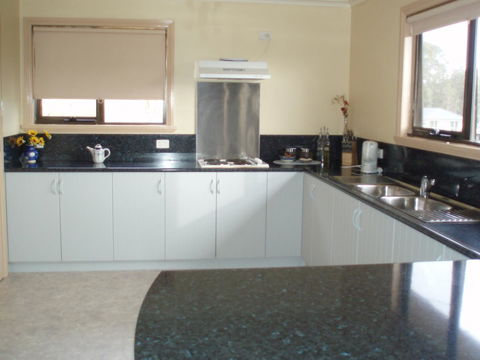 Highland Cabins And Cottages At Bronte Park - Darwin Tourism 9