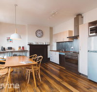 Devine Stays - Westside Apartment on Elizabeth