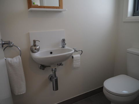 GRANITE BEACH HOUSE @ Bay Of Fires - Darwin Tourism 13