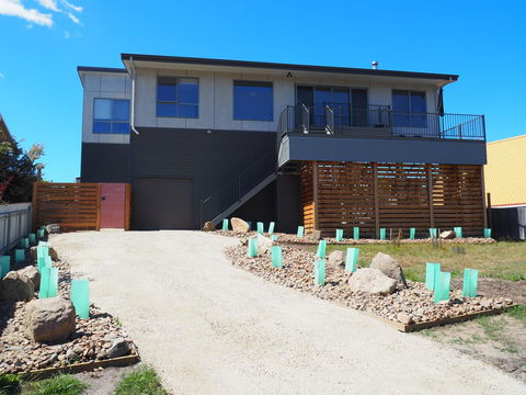 GRANITE BEACH HOUSE @ Bay Of Fires - Darwin Tourism 15