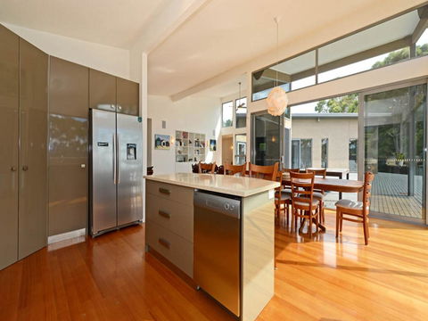 Cloudy Bay Lagoon Estate - Darwin Tourism 8