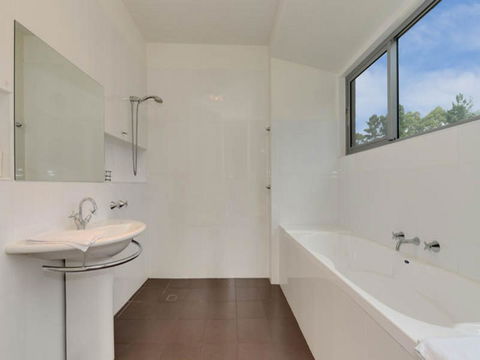 Cloudy Bay Lagoon Estate - Darwin Tourism 14