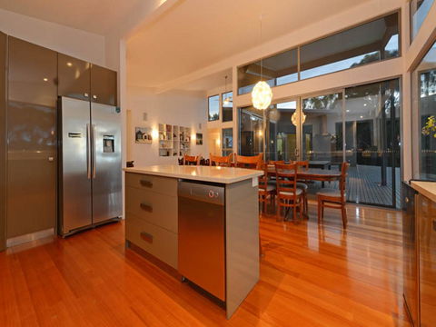Cloudy Bay Lagoon Estate - Darwin Tourism 6