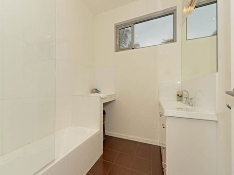 Cloudy Bay Lagoon Estate - Darwin Tourism 15