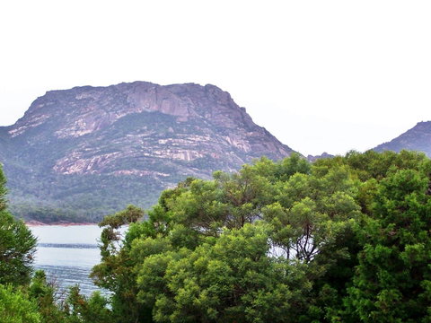 Coles Bay Waterfronter 2 - Darwin Tourism 2
