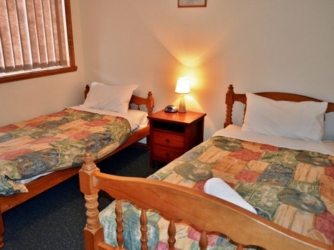 Coles Bay Waterfronter 2 - Darwin Tourism 7