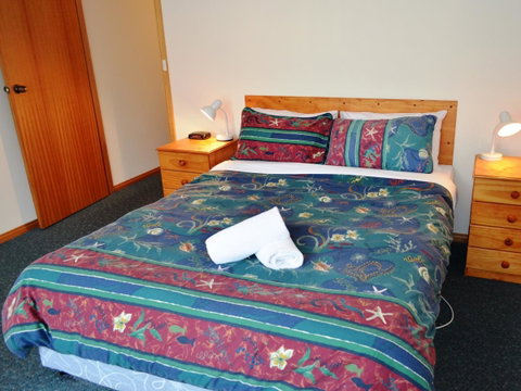 Coles Bay Waterfronter 2 - Darwin Tourism 6