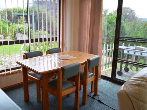 Coles Bay Waterfronter 2 - Darwin Tourism 5