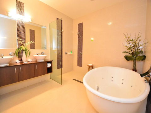 Mornington Hotel - Darwin Tourism 25