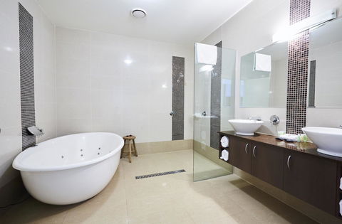 Mornington Hotel - Darwin Tourism 1