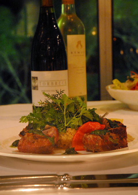 Chris\'s Beacon Point Restaurant & Villas - Darwin Tourism 13