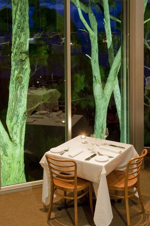 Chris\'s Beacon Point Restaurant & Villas - Darwin Tourism 11