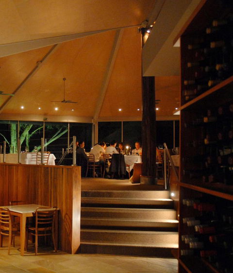 Chris\'s Beacon Point Restaurant & Villas - Darwin Tourism 7