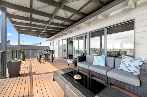 Beachside House - Darwin Tourism 3