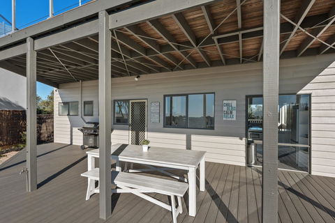 Beachside House - Darwin Tourism 24