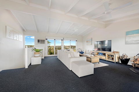 Beachside House - Darwin Tourism 1
