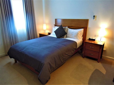 Plough Hotel - Darwin Tourism 6