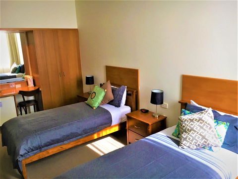 Plough Hotel - Darwin Tourism 8