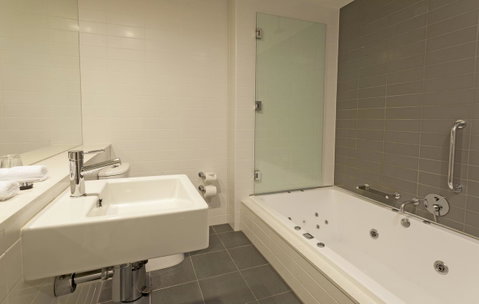 Causeway 353 Hotel - Darwin Tourism 9