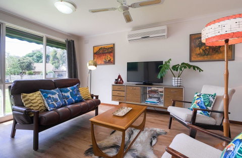 Uptown Frankston - Darwin Tourism 3