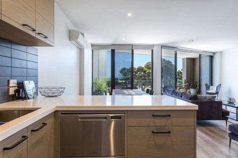 Blairgowrie Apartment 1 - On The Beach - Darwin Tourism 1