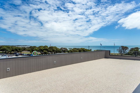 Blairgowrie Apartment 1 - On The Beach - Darwin Tourism 8