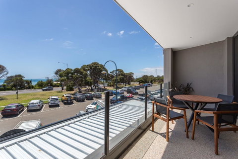 Blairgowrie Apartment 1 - On The Beach - Darwin Tourism 9