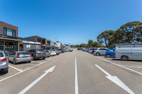 Blairgowrie Apartment 1 - On The Beach - Darwin Tourism 14