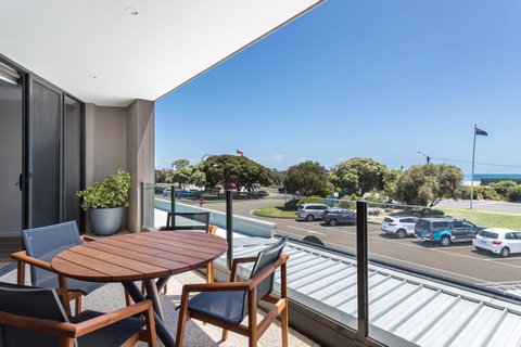 Blairgowrie Apartment 1 - On The Beach - Darwin Tourism 10
