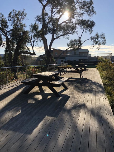 Escape On Birch - Darwin Tourism 21