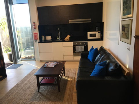 Elwood By The Beach - Darwin Tourism 3