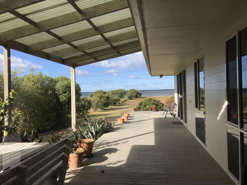 Eagle Bay Views - Darwin Tourism 0