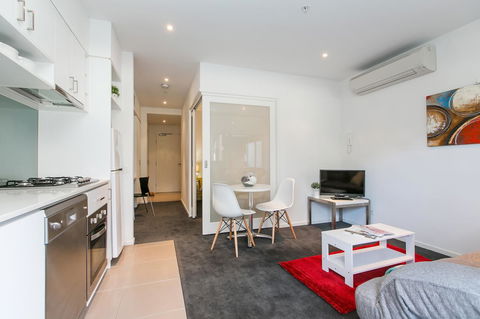 Complete Host The River Apartments - Darwin Tourism 7
