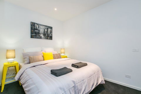 Complete Host The River Apartments - Darwin Tourism 2