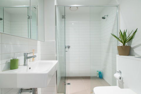 Complete Host The River Apartments - Darwin Tourism 3