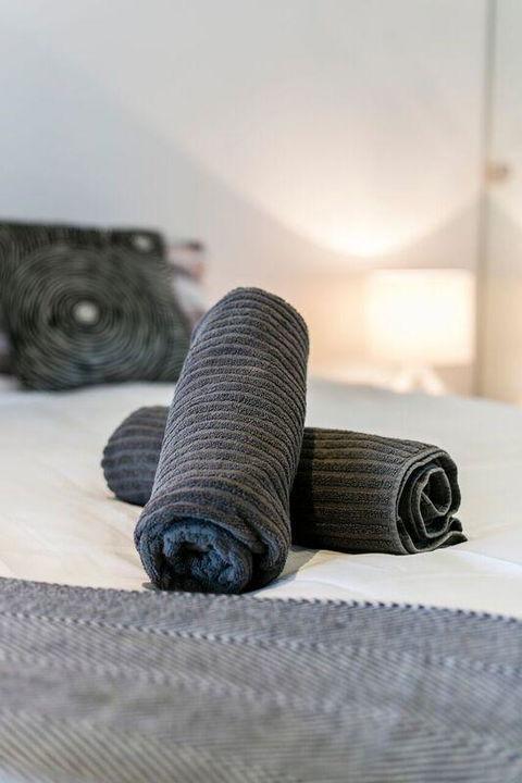 Complete Host The River Apartments - Darwin Tourism 9